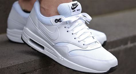 air max 1 all white.